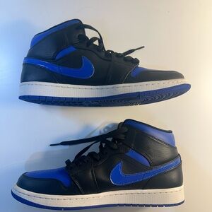 Air Jordan 1 Mid “Black Hyper Royal”